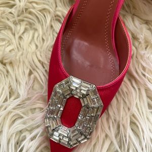 Beautiful Fuchsia Colored Sling Pumps w Rhinestone brooch on the front.